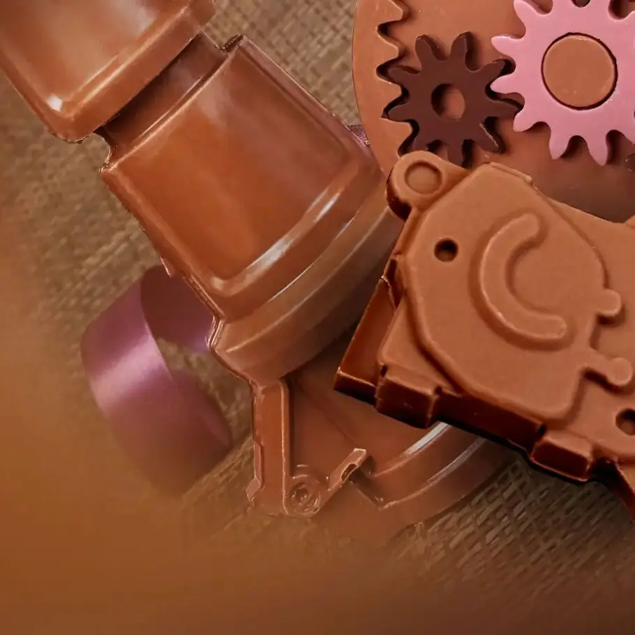 Schokologo 3D chocolates hollow figure